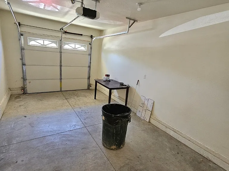 304 SE L St — Photo 16