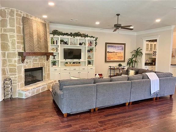4th image of 3220 Walnut Creek Ct