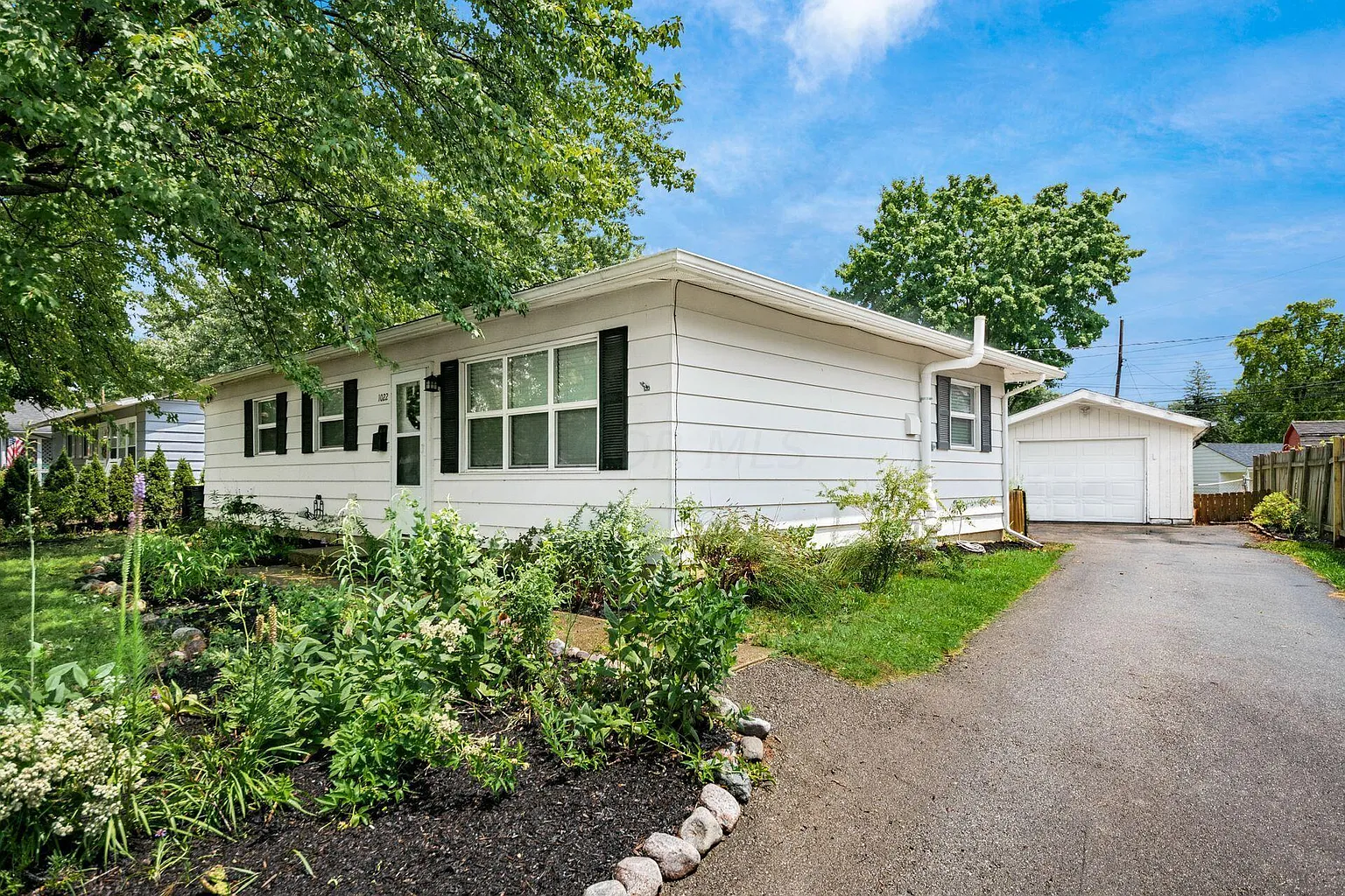 1022 Pleasant Dr photo 1