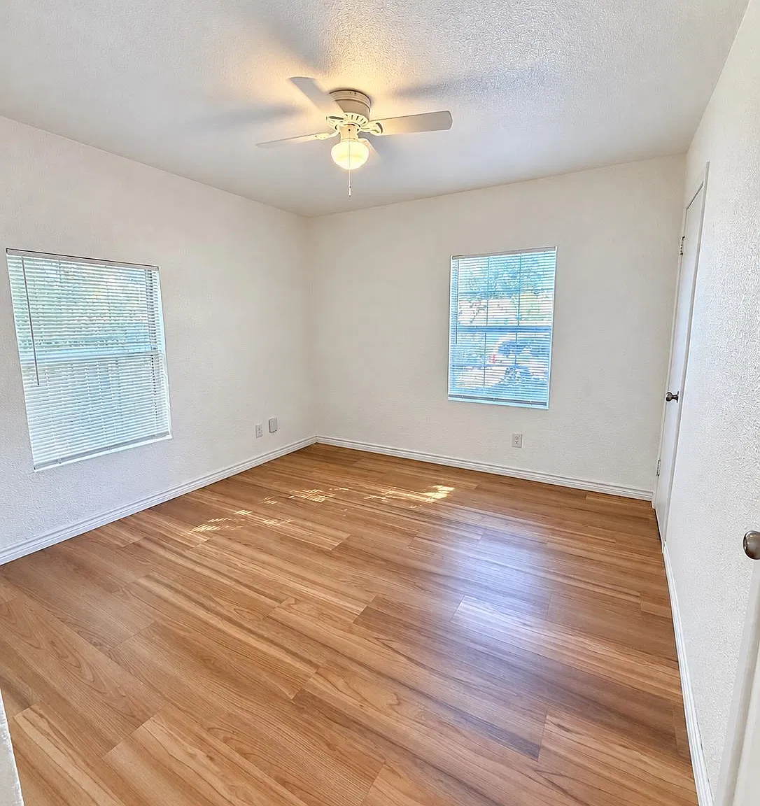 4 bed, 1.0 bath, 1398 sqft, $1,525 — Photo 3