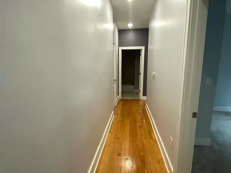 524-526 Kirby St E — Photo 3