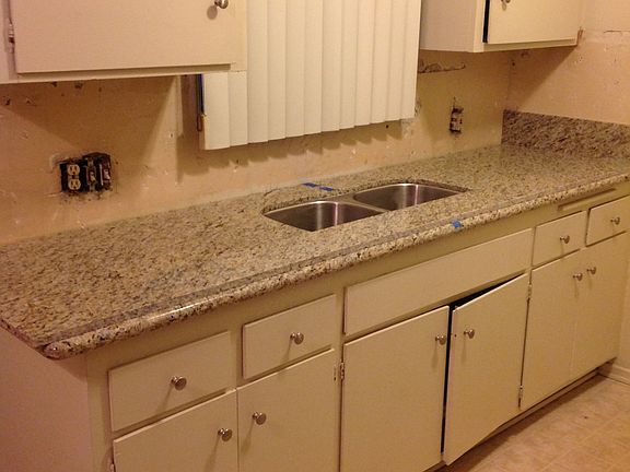 2nd image of 1033 W Cypress St APT 2