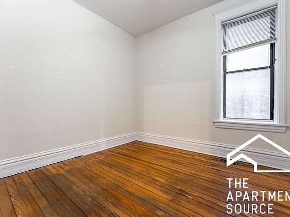 4th image of 3521 N Wilton Ave APT 1R