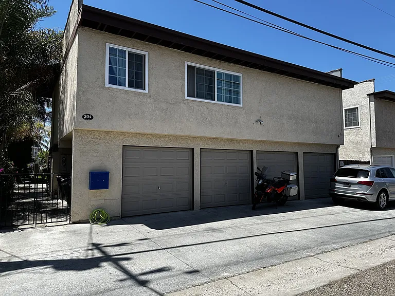 204 16th Pl #A — Photo 3