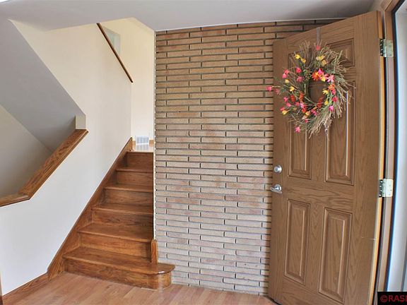 5th image of 304 Emerson Ln