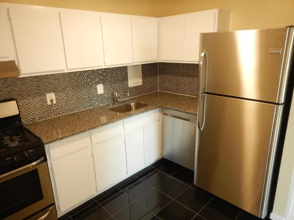 9 Canterbury Sq APT 401, Alexandria, VA 22304