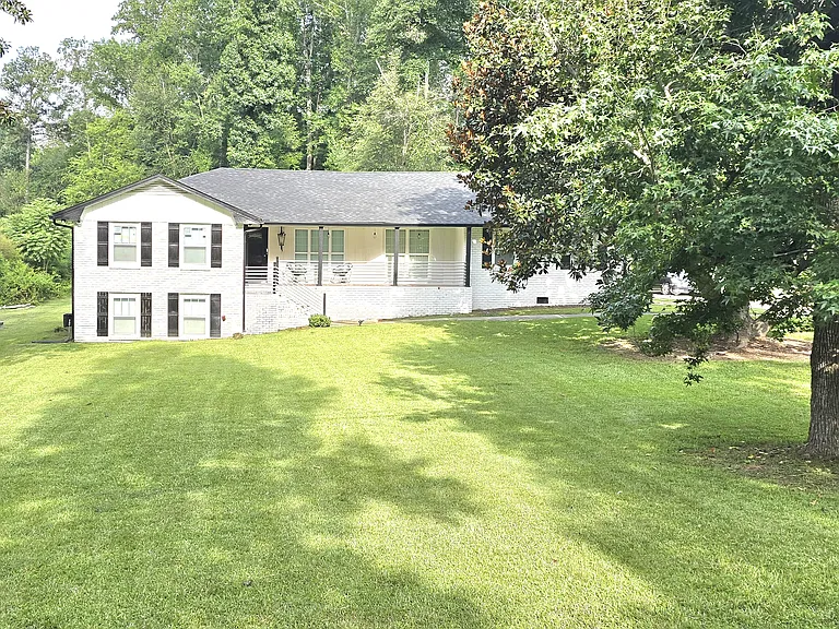 1385 Reynolds Rd SW — Photo 2