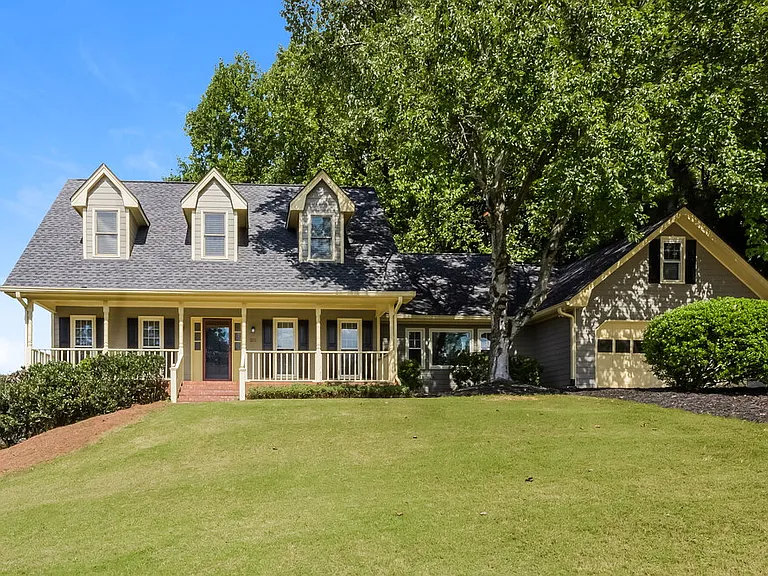 231 Amsterdam Dr SW — Photo 1
