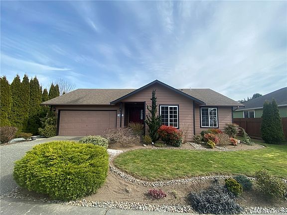 Beautiful landscaping surrounds this tidy home!