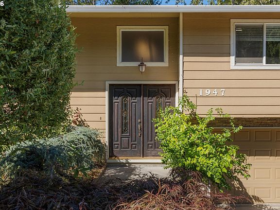 2nd image of 1947 SE Meadow Ct