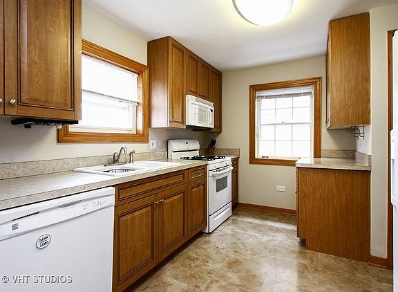 3rd image of 1004 Thomas Ave