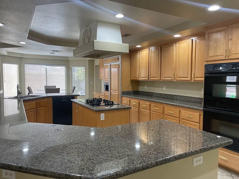 8757 Castle Hill Ave — Photo 12