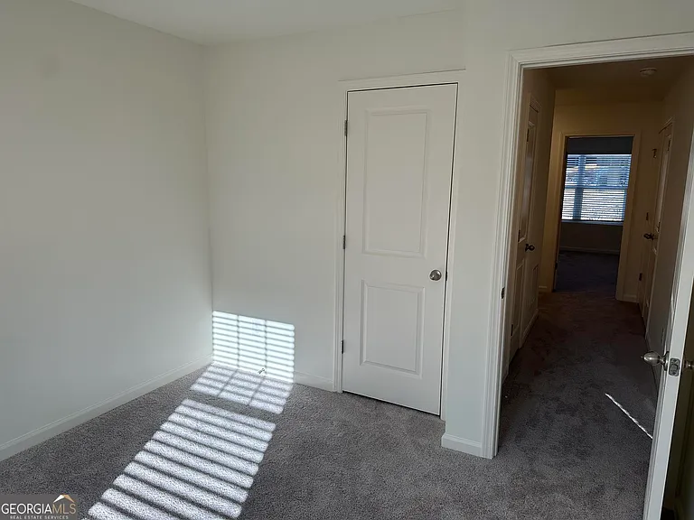 1070 Paddington Dr — Photo 17