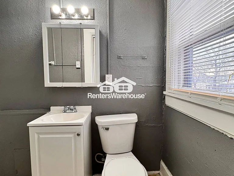 732 19th St #4 — Photo 8