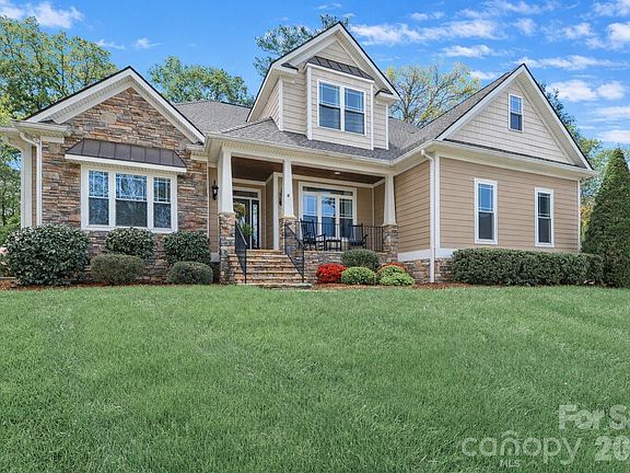 3rd image of 909 Argyle Ct