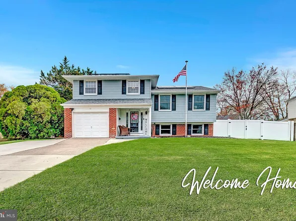 11 Academy Dr, Stratford, NJ 08084