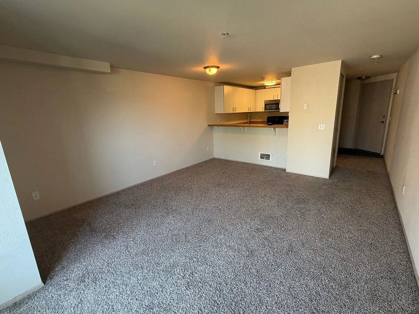 2-Bedroom Townhome Living in Seattle - Won't Last — Photo 3