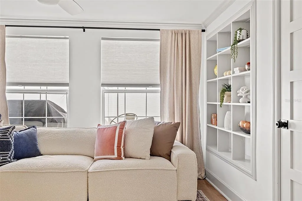 2 bed, 1.0 bath, 1150 sqft, $2,850 — Photo 2