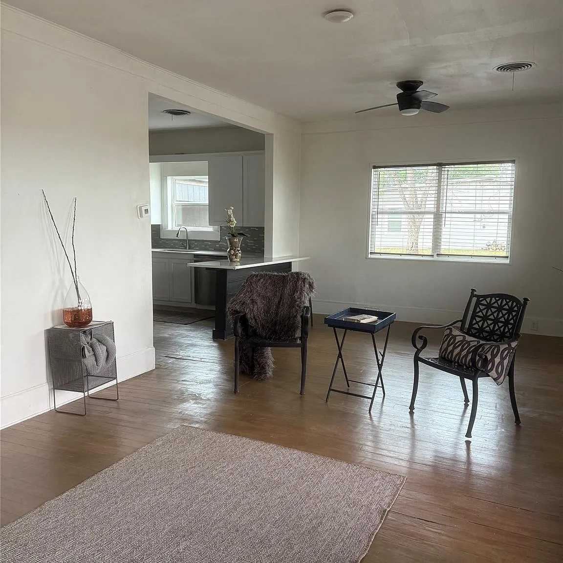 3 bed, 2.0 bath, 1468 sqft, $1,950 — Photo 2