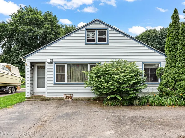 55989 Pontiac Trail Ct, New Hudson, MI 48165