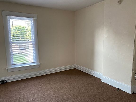 4th image of 24-26 W Oakland Ave #2