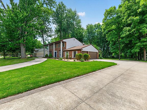 5th image of 8441 Sarah Ln