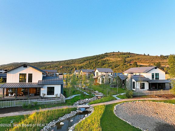 2nd image of 430 Mail Cabin Dr