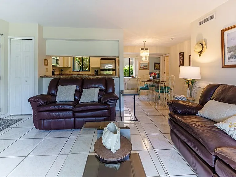 5685 Ashton Lake Dr — Photo 4