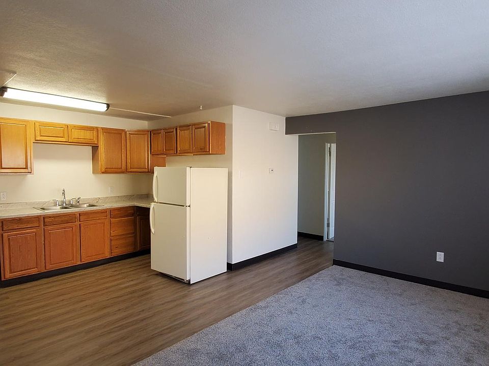 Aberdeen, SD two-bedroom apartment at Elmwood. Newly refreshed, clean and quiet. Easy access to shopping, medical services and emergency snow removal routes.