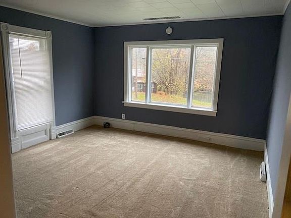 2nd image of 221 Steele St