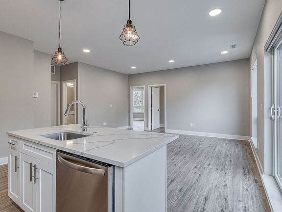 4th image of 1952 Bryn Mawr Ave #4A