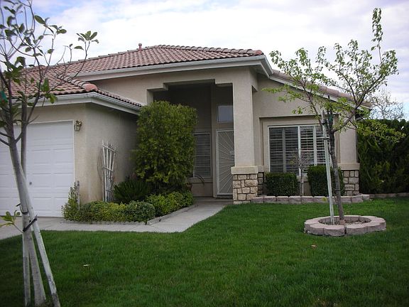 2nd image of 44688 Lorraine Dr