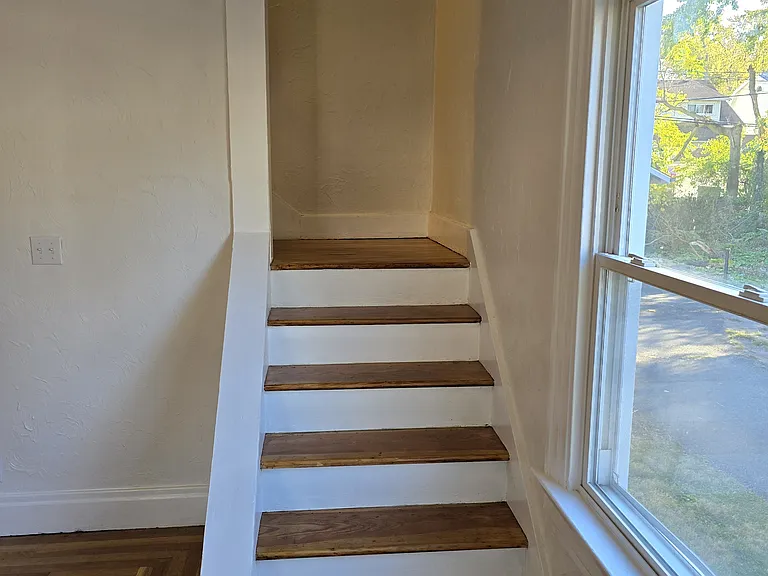 44 Waverly Ave — Photo 6