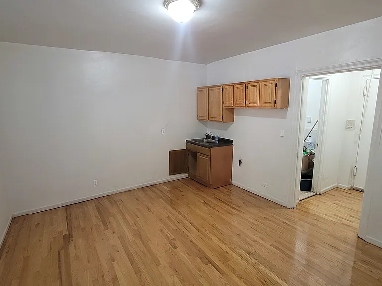 54 W 174th St — Photo 3