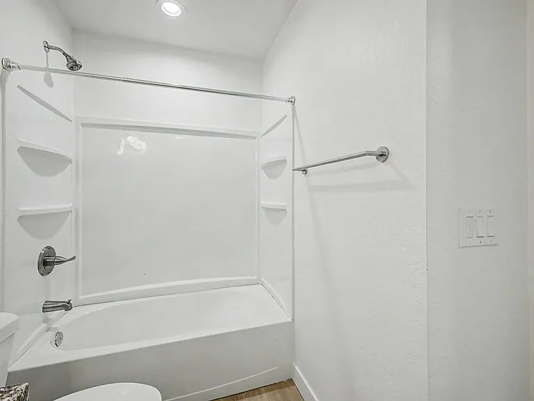 105 W Latona Rd — Photo 30