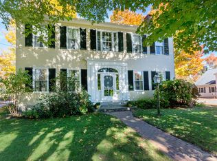 16 Elm St, Topsham, ME 04086