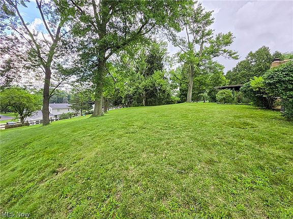 3rd image of 1815 Glenmont Dr NW