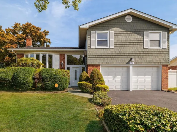 31 Maxwell Drive, Westbury, NY 11590