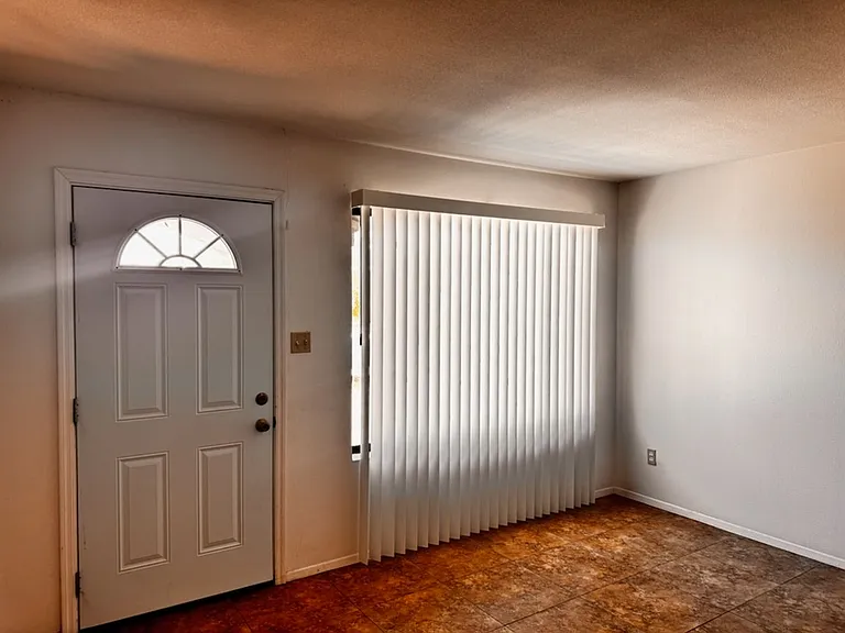 133 E Del Rio Dr — Photo 7