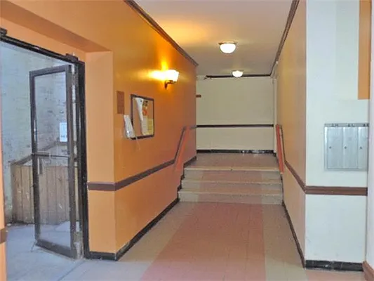 Sold by R New York | media 9