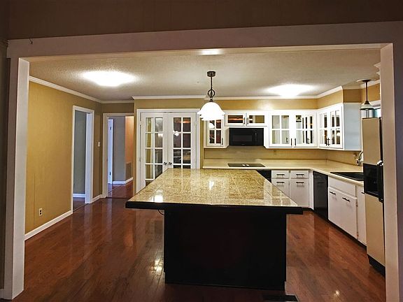 5th image of 1104 N Pkwy #24