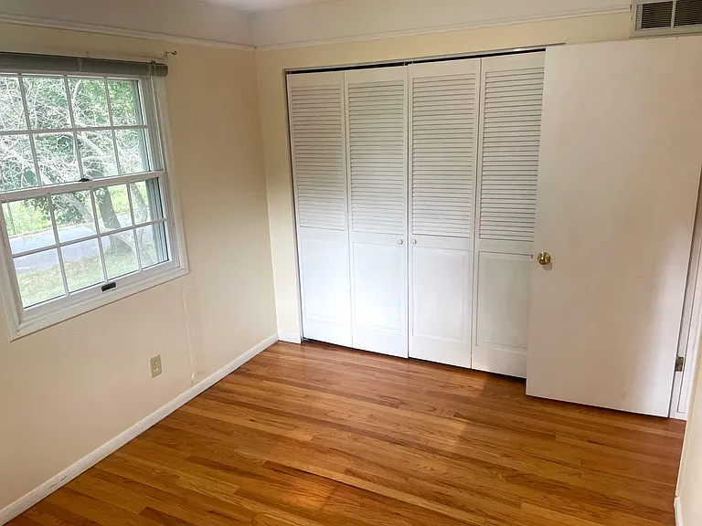 1522 Cameron Dr — Photo 9