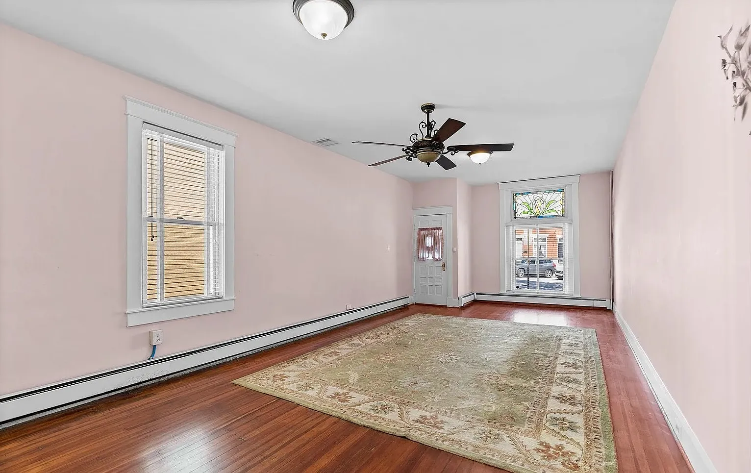 5 bed, 2504 sqft, $4,400 — Photo 3