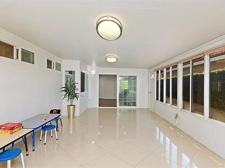 13043 Espinheira Dr — Photo 26