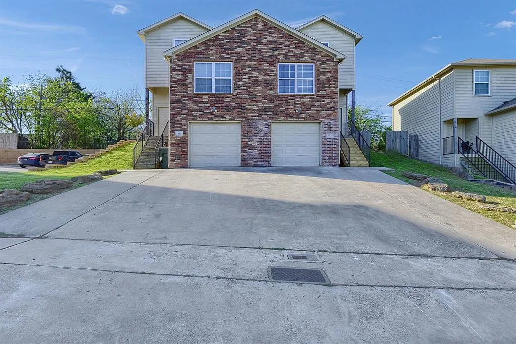 3 bed, 1250 sqft, $1,700 — Photo 1