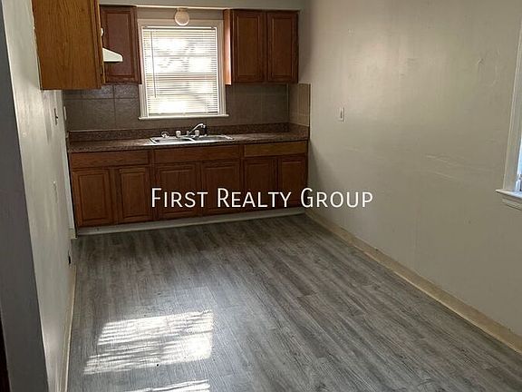 4th image of 122 N Quentin Ave