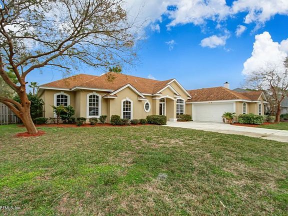 3rd image of 1519 Persimmon Cir S