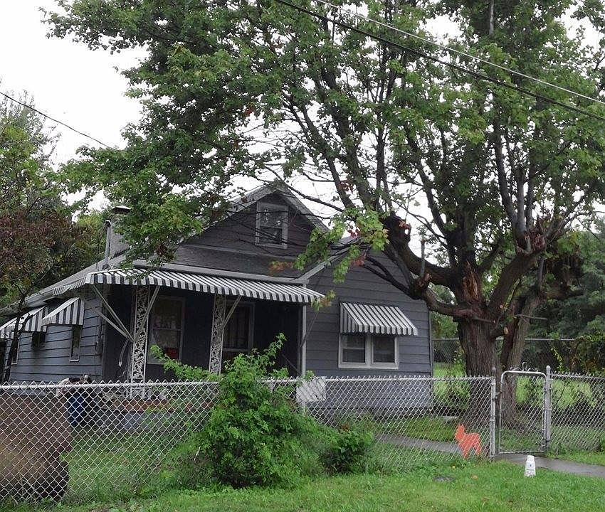 1st image of 106 Pine St