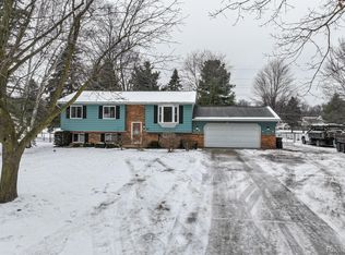 165 E Sawdust Corners Rd, Lapeer, MI 48446