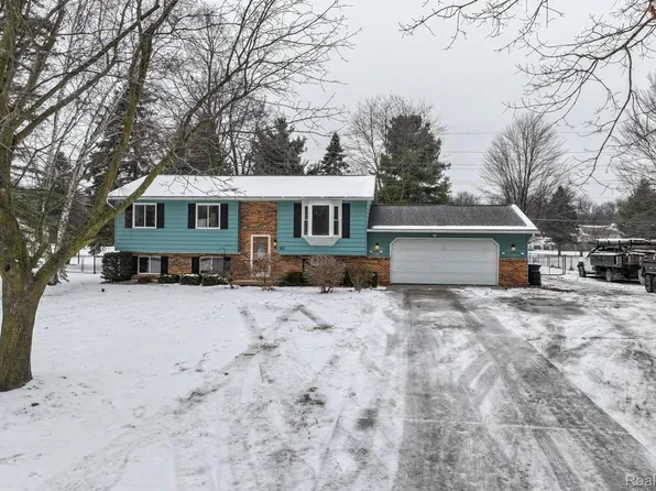 165 E Sawdust Corners Rd, Lapeer, MI 48446